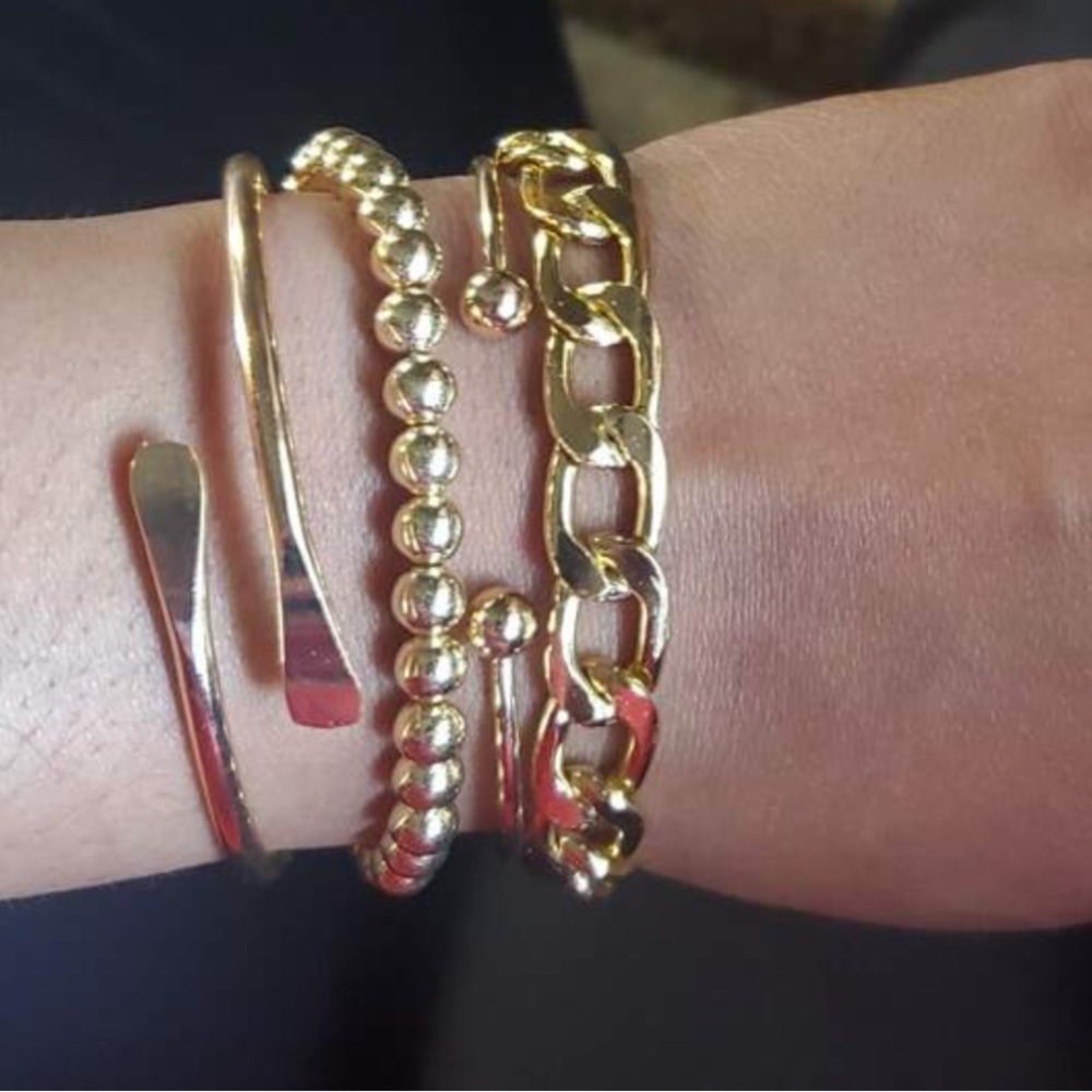 4 Piece Stackable Gold Bold statement Bracelet Set - Picture 4 of 4